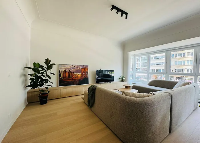 Renovated Apartment With Casino View And Free Parking