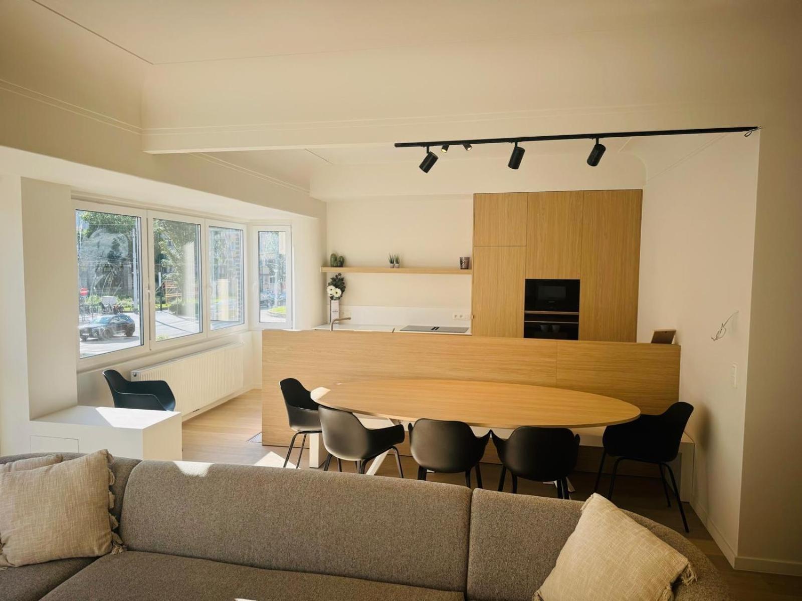 Renovated With Casino View And Free Parking Apartment