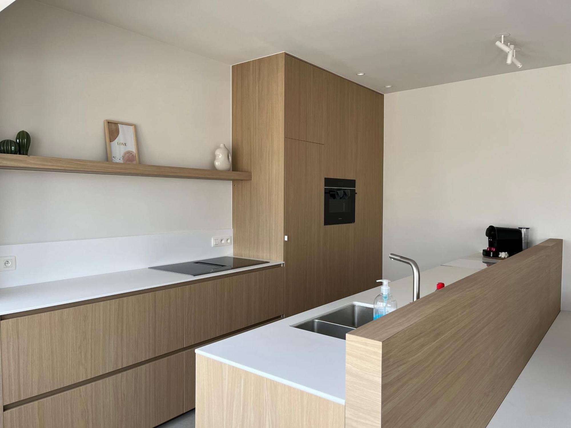 Renovated With Casino View And Free Parking Apartment